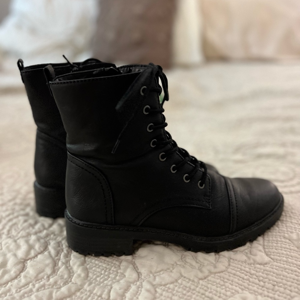 Combat boots